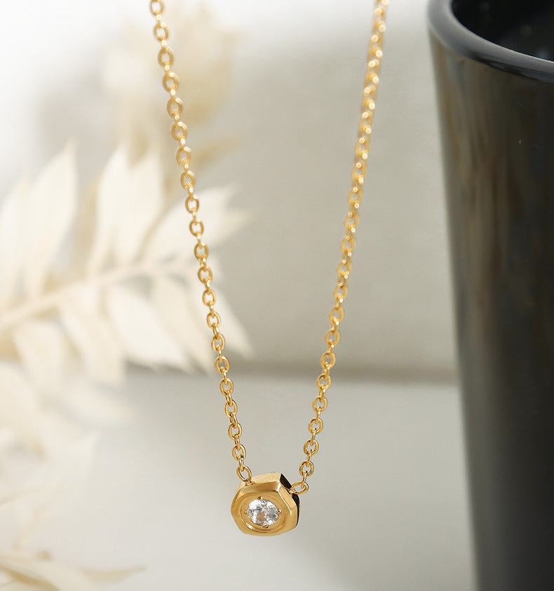 18K Gold Simple Atmosphere Irregular Rhombus Inlaid Zircon Design Versatile Necklace