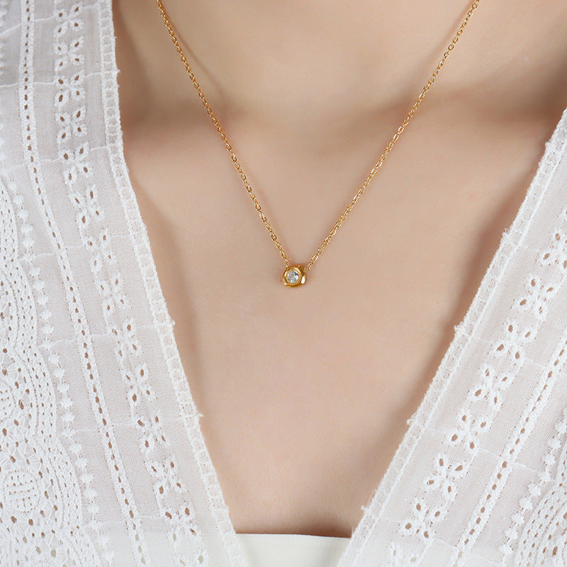 18K Gold Simple Atmosphere Irregular Rhombus Inlaid Zircon Design Versatile Necklace